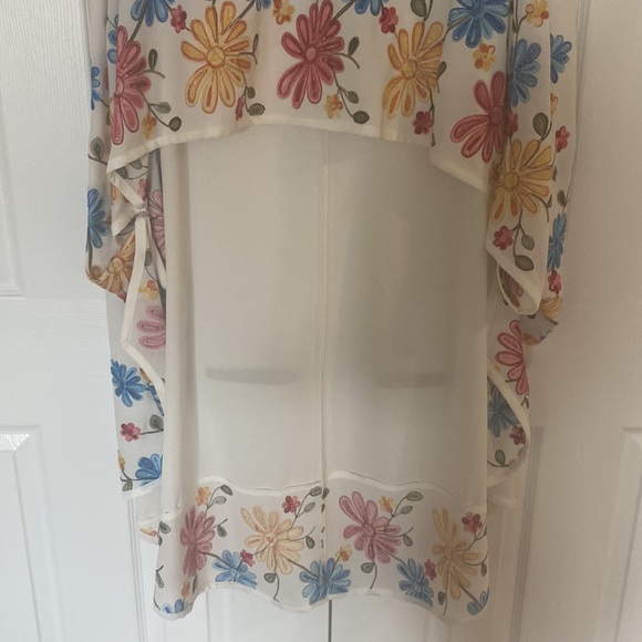 Flowery flowy top - Picture 3 of 6